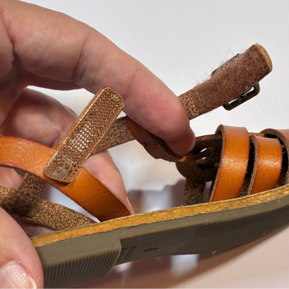 Old Navy Toddler Tan Faux Leather Woven Sandals Size 8 - Picture 2 of 4